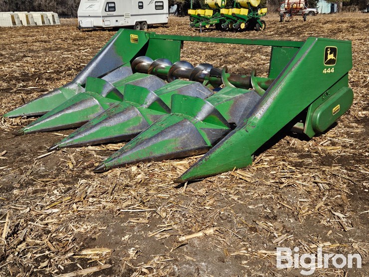 john-deere-444-image-1