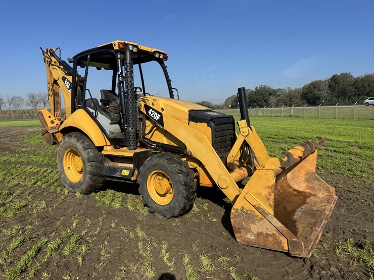 2015-caterpillar-420f-image-4