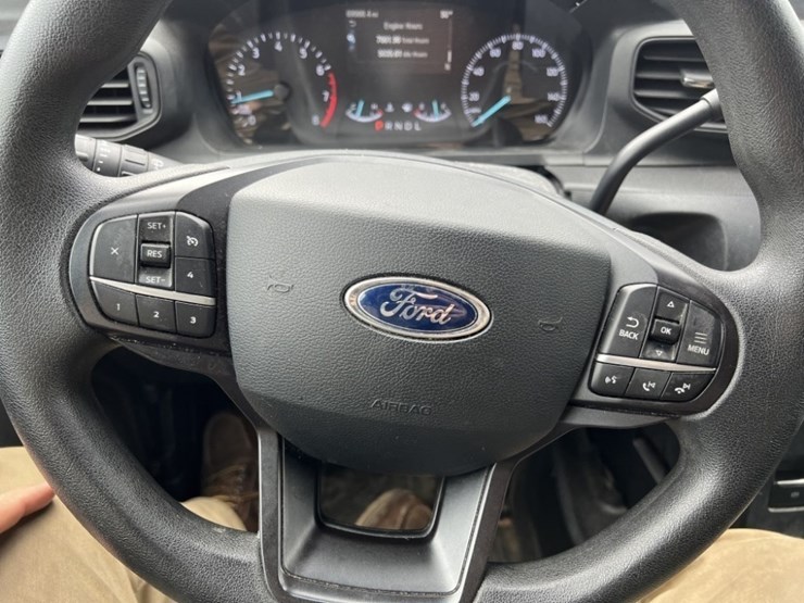 2020-ford-explorer-image-28