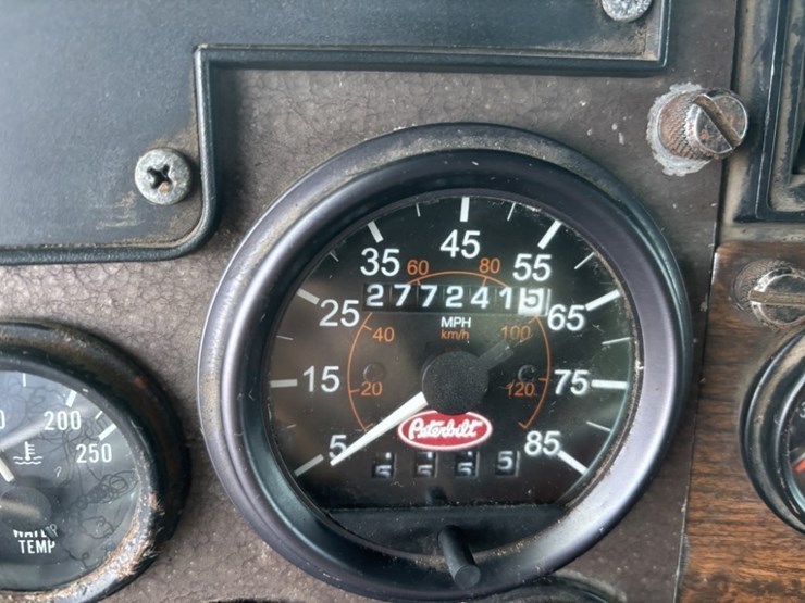 1994-peterbilt-378-image-21