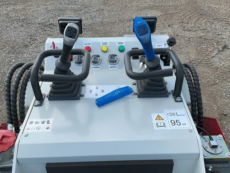 #1018-•-unused-2025-bttl-st28h-6-mini-skid-loader-image-26