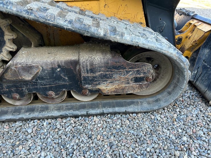 2018-deere-317g-image-15