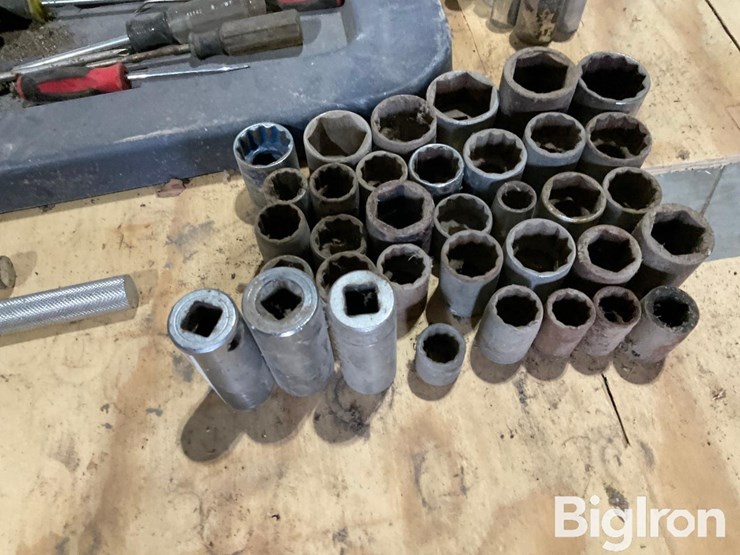 john-deere-12-image-12