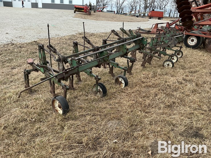 john-deere-front-mounted-cultivator-image-7