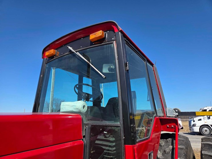 ih-5288-tractor-image-44