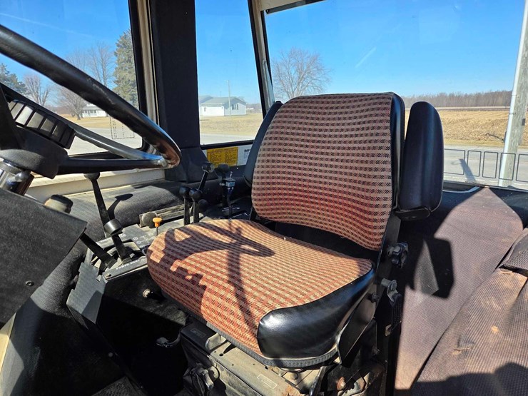 case-2290-tractor-image-17