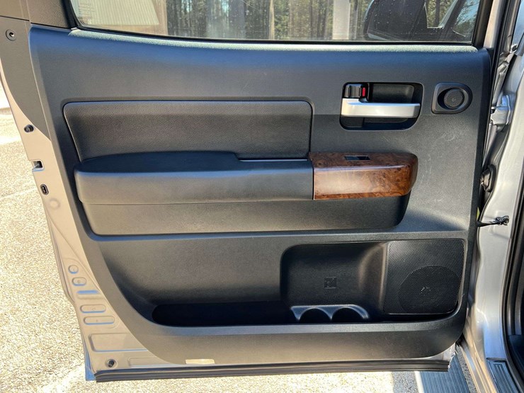 2010-toyota-tundra-image-14