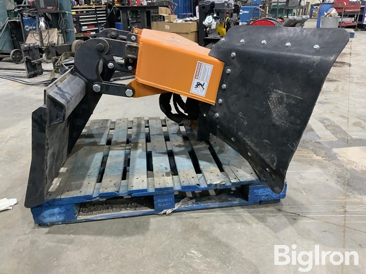 2025-massey-ferguson-730-image-4