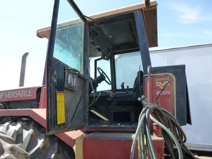 1982-versatile-875-image-5