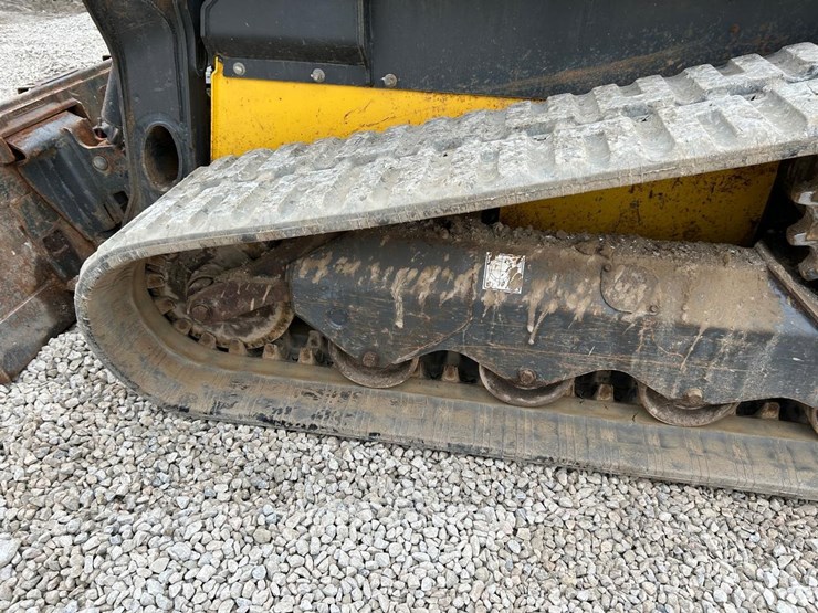 2020-new-holland-c332-image-17