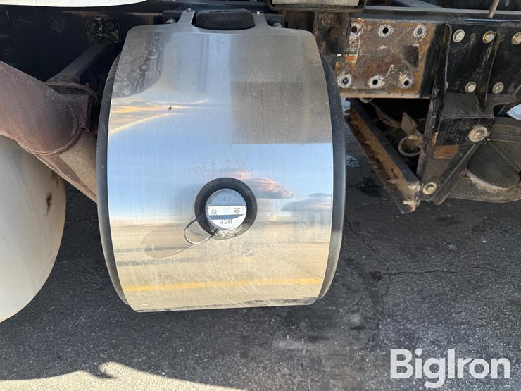 2014-peterbilt-389-image-16