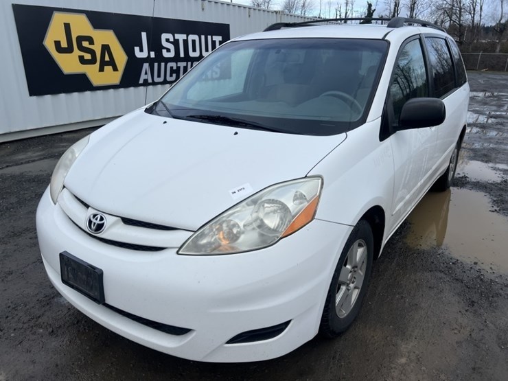 2008-toyota-sienna-le-image-1
