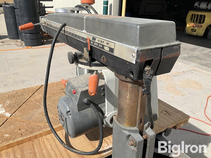 black-&-decker-radial-arm-saw-image-16