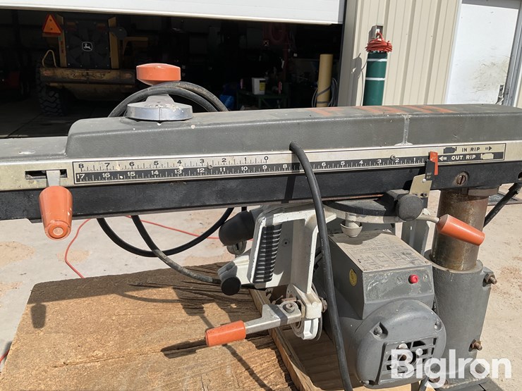 black-&-decker-radial-arm-saw-image-13