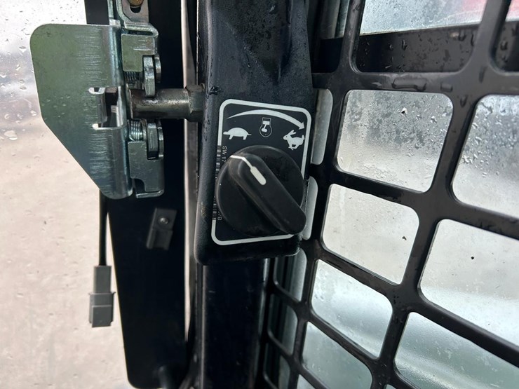 2022-bobcat-t770-image-23