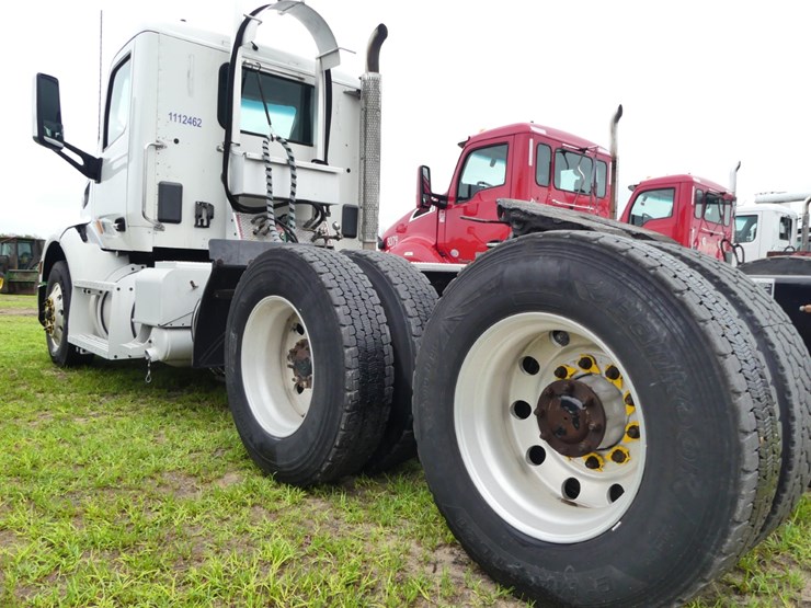 2017-peterbilt-579-image-7