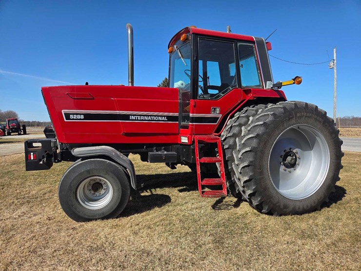 ih-5288-tractor-image-1
