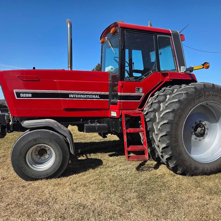IH 5288 tractor