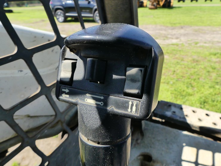 2009-bobcat-t190-image-13