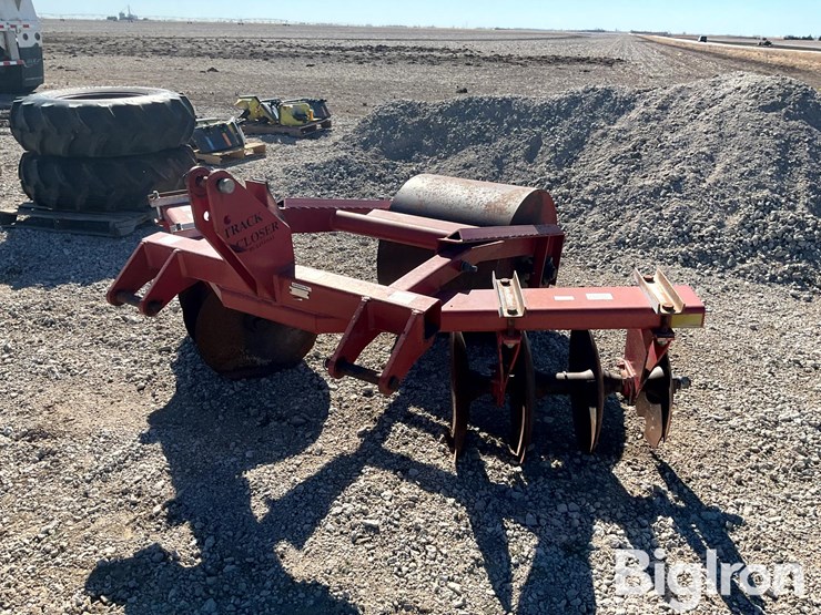 lindsay-track-closer-image-1