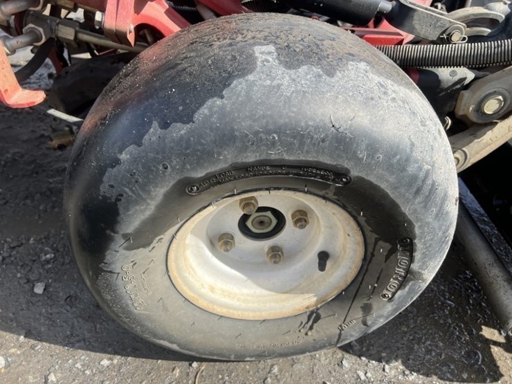 2014-toro-greensmaster-3320-triflex-traction-unit-image-16