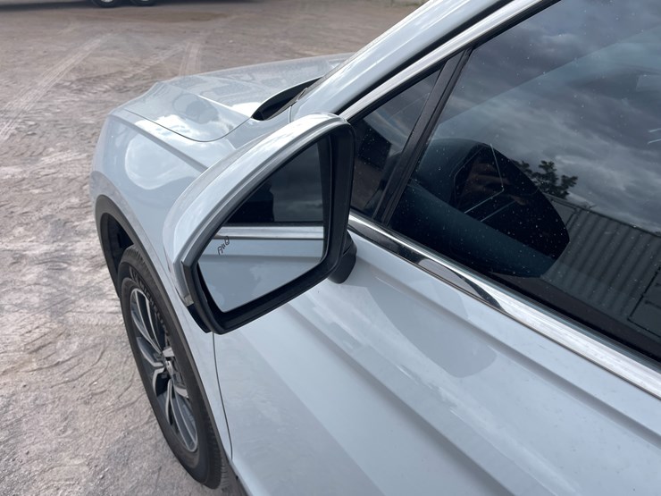 2019-volkswagen-tiguan-se-image-13