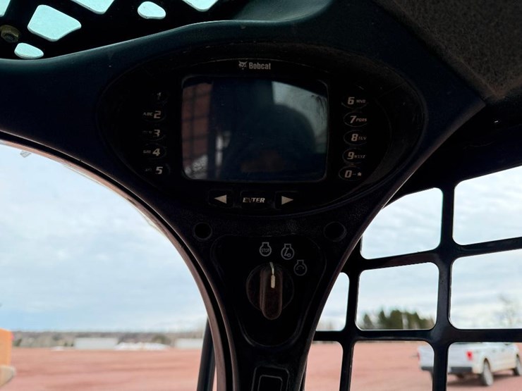 bobcat-t750-image-35