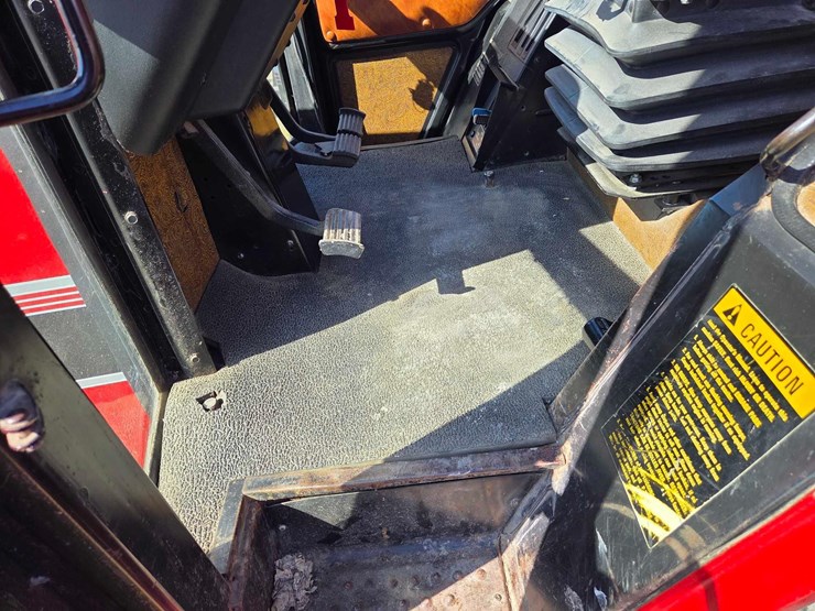 ih-5288-tractor-image-29