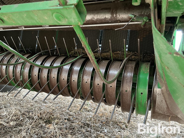 2010-john-deere-567-image-19