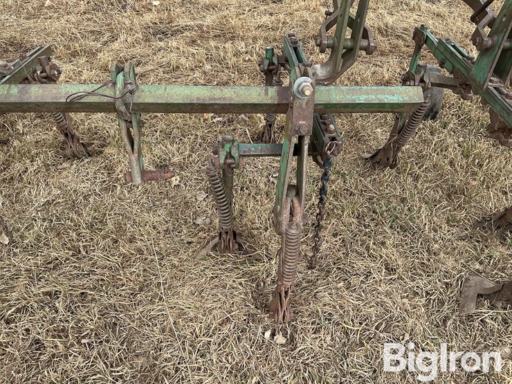 john-deere-front-mounted-cultivator-image-16