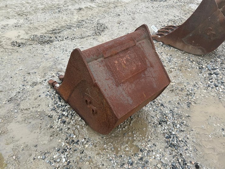 cp-24”-excavator-bucket-image-2