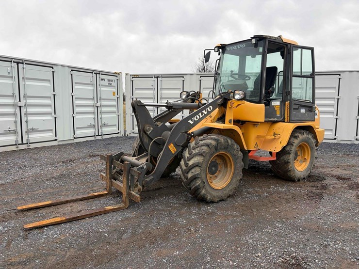 2019-volvo-l30gs-image-1