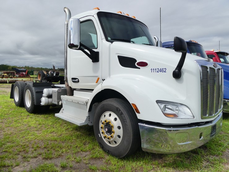 2017-peterbilt-579-image-1