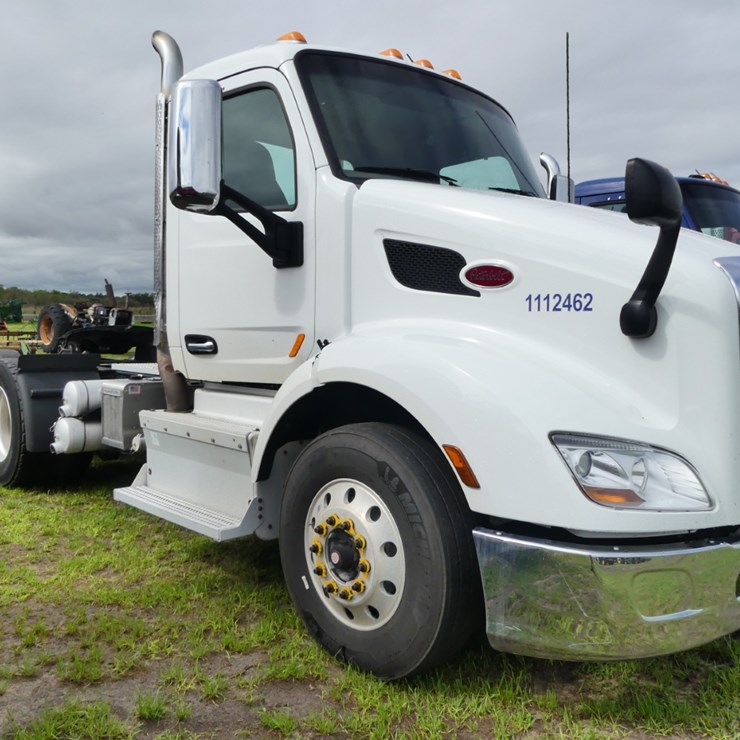 2017 PETERBILT 579
