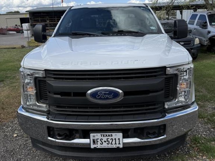 2018-ford-f250-image-2