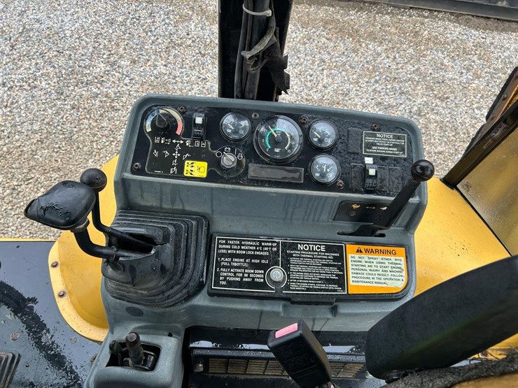 caterpillar-426c-image-21