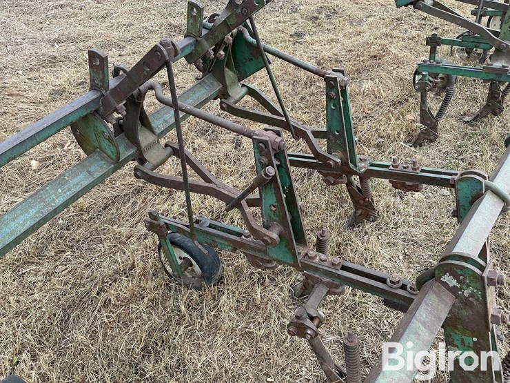 john-deere-front-mounted-cultivator-image-20