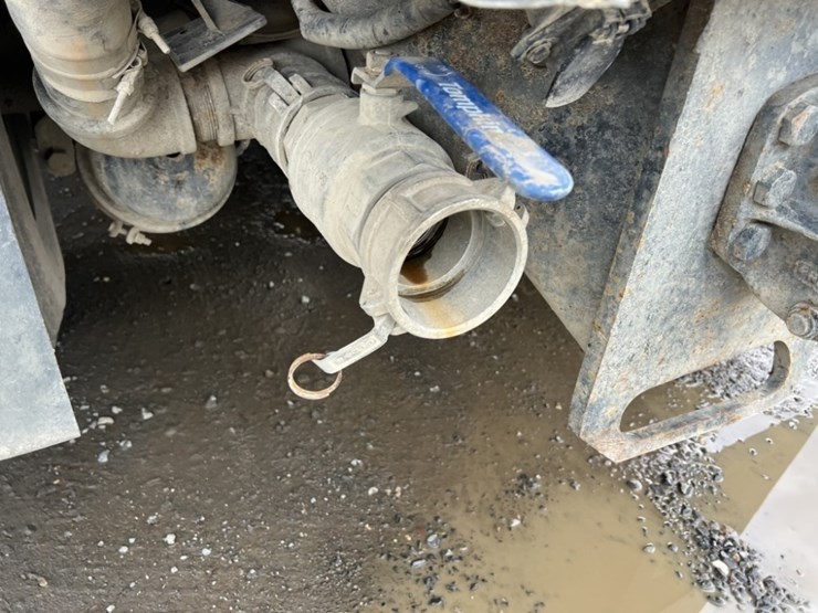 1998-peterbilt-330-image-21