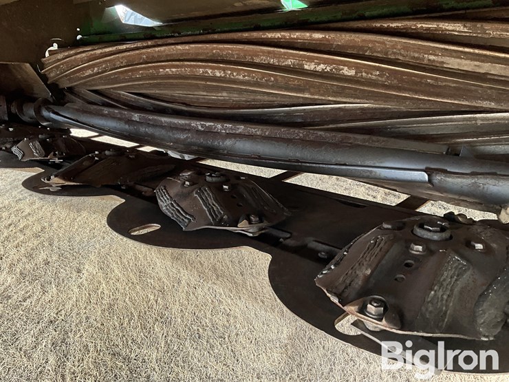 2017-john-deere-w235-image-15