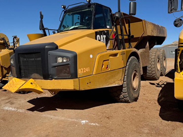 2013-caterpillar-740b-image-1