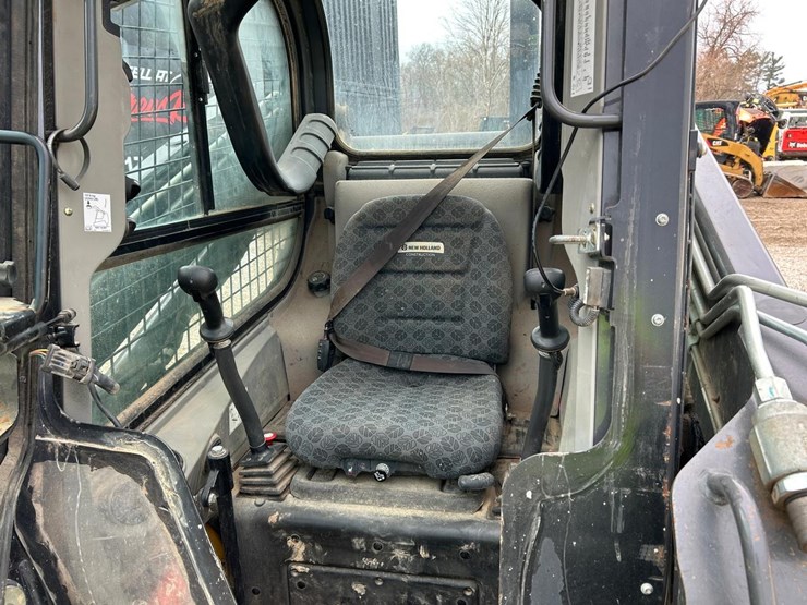 2020-new-holland-c332-image-19