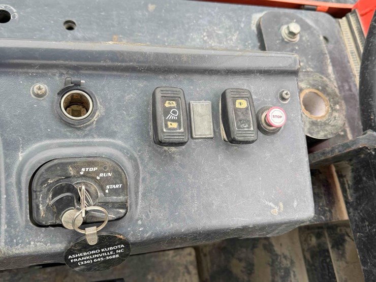 2015-kubota-r530-image-16