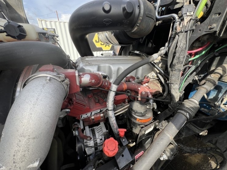 2015-mack-cxu613-tri-axle-truck-tractor-image-11