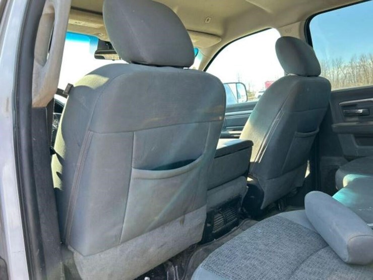 2018-dodge-2500-image-22