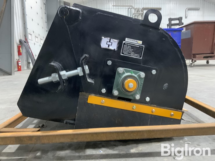 2025-massey-ferguson-730-image-11