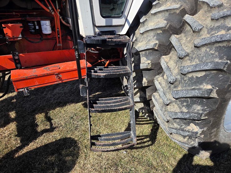 case-2290-tractor-image-34