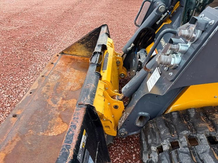 2020-deere-317g-image-15