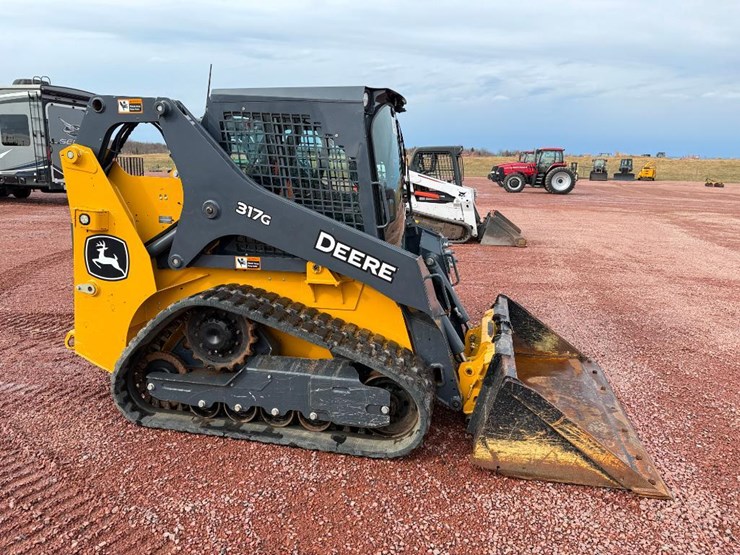 2020-deere-317g-image-3