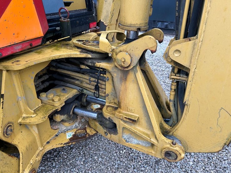 caterpillar-426c-image-16