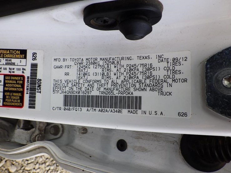 2013-toyota-tacoma-image-33